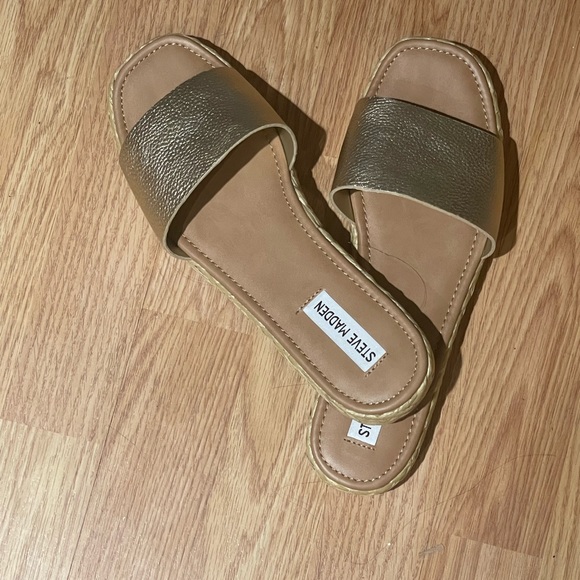 Gold Steve Madden sandals - Picture 6 of 6